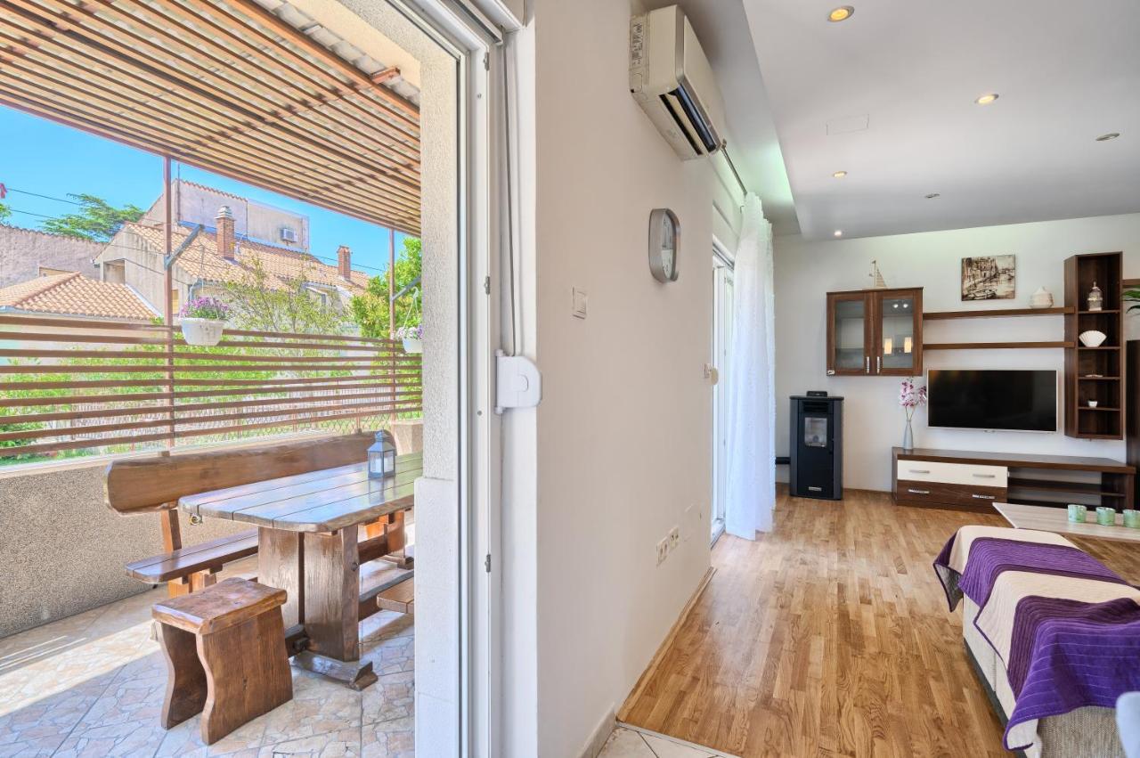 Mestrovic With Heated Swiming Pool- Near Split Apartament