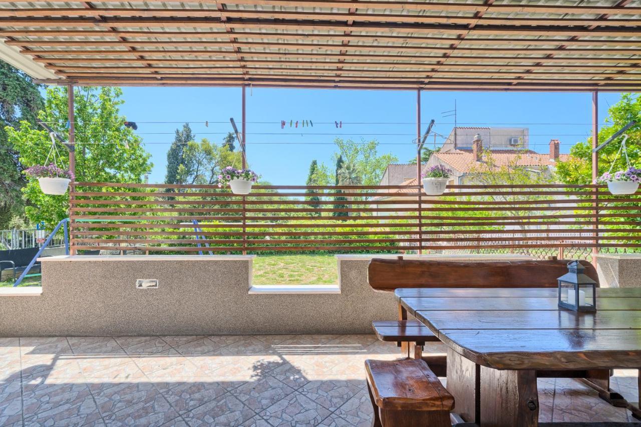 Mestrovic With Heated Swiming Pool- Near Split Apartament Kaštela