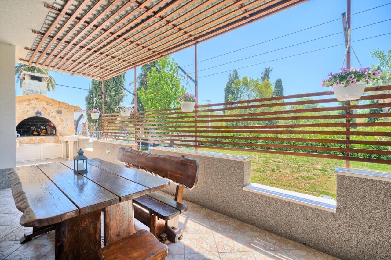 Mestrovic With Heated Swiming Pool- Near Split Apartament Kaštela