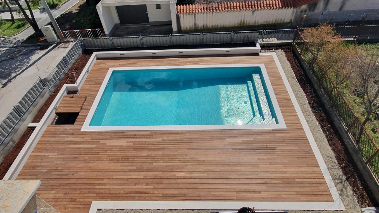 Mestrovic With Heated Swiming Pool- Near Split Apartament