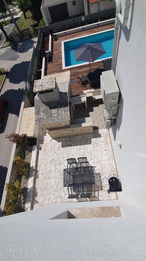 Mestrovic With Heated Swiming Pool- Near Split Apartament *
