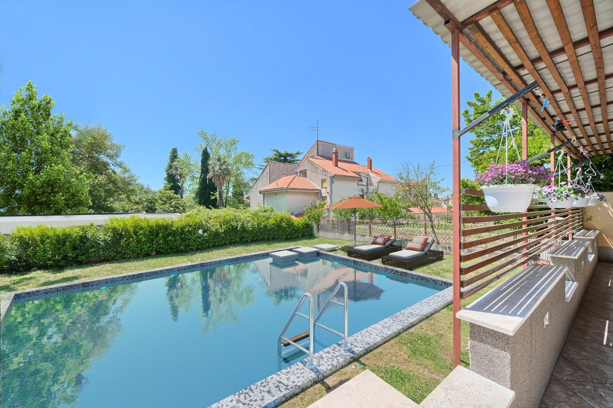 Mestrovic With Heated Swiming Pool- Near Split Apartament Kaštela