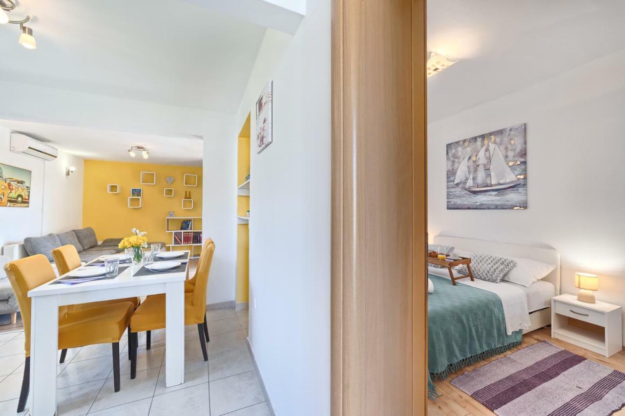 Mestrovic With Heated Swiming Pool- Near Split Apartament *