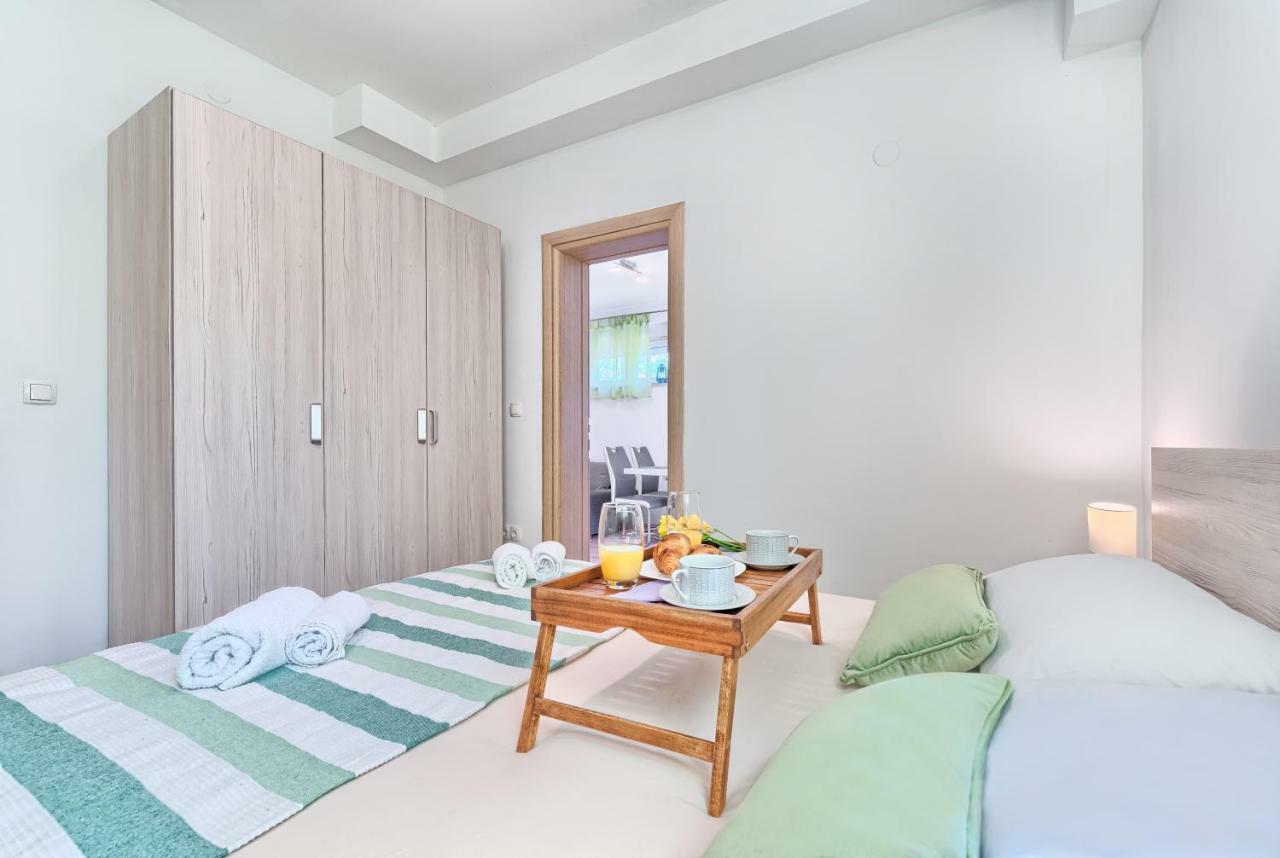Mestrovic With Heated Swiming Pool- Near Split *