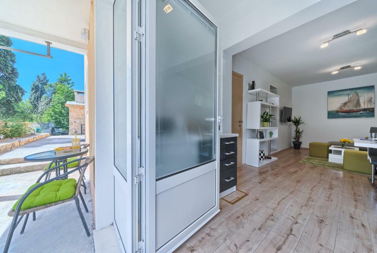 Apartament Mestrovic With Heated Swiming Pool- Near Split Kaštela