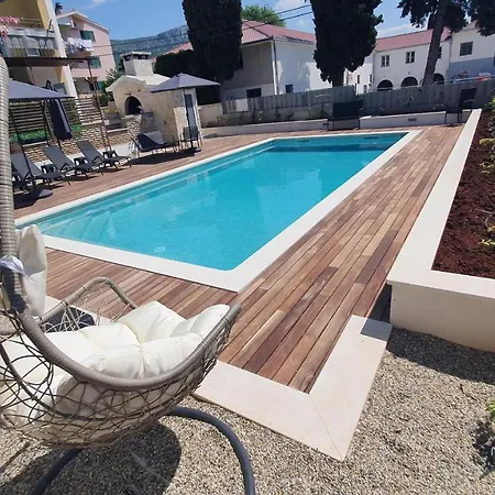 Apartments Mestrovic With Heated Swiming Pool- Near Split Kastela Exterior photo
