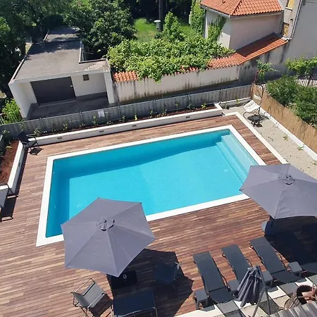 Apartments Mestrovic With Heated Swiming Pool- Near Split Kastela Exterior photo