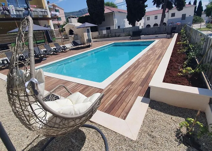 Apartments Mestrovic With Heated Swiming Pool- Near Split
