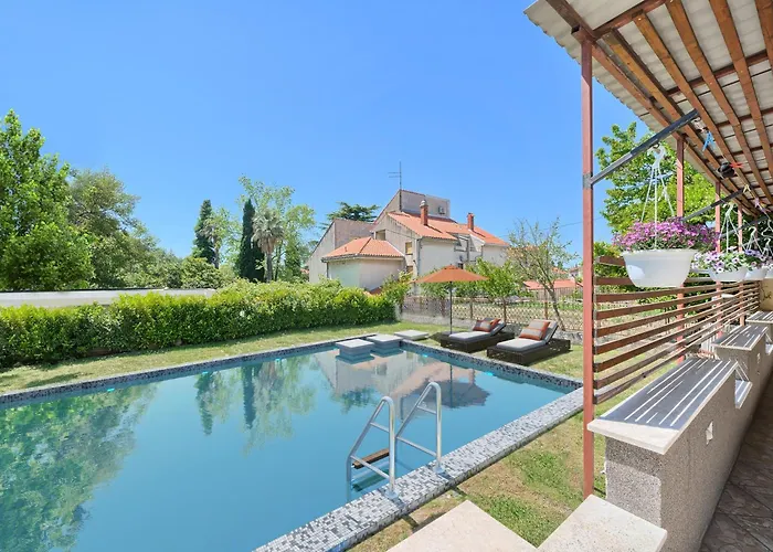 Apartments Mestrovic With Heated Swiming Pool- Near Split