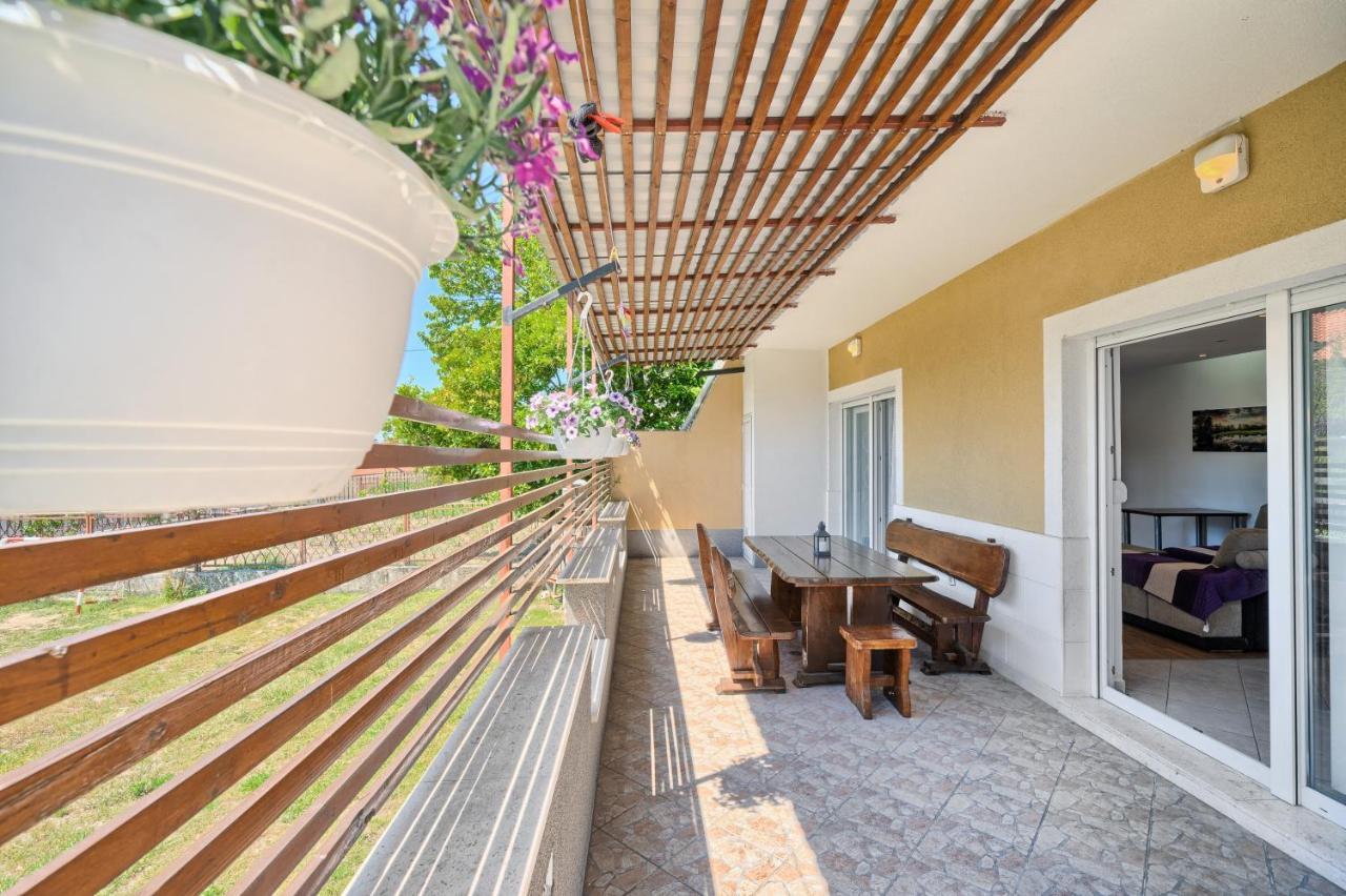 Apartment Mestrovic With Heated Swiming Pool- Near Split Kastela