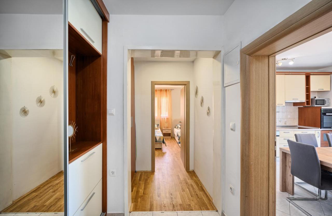Apartment Mestrovic With Heated Swiming Pool- Near Split Kastela