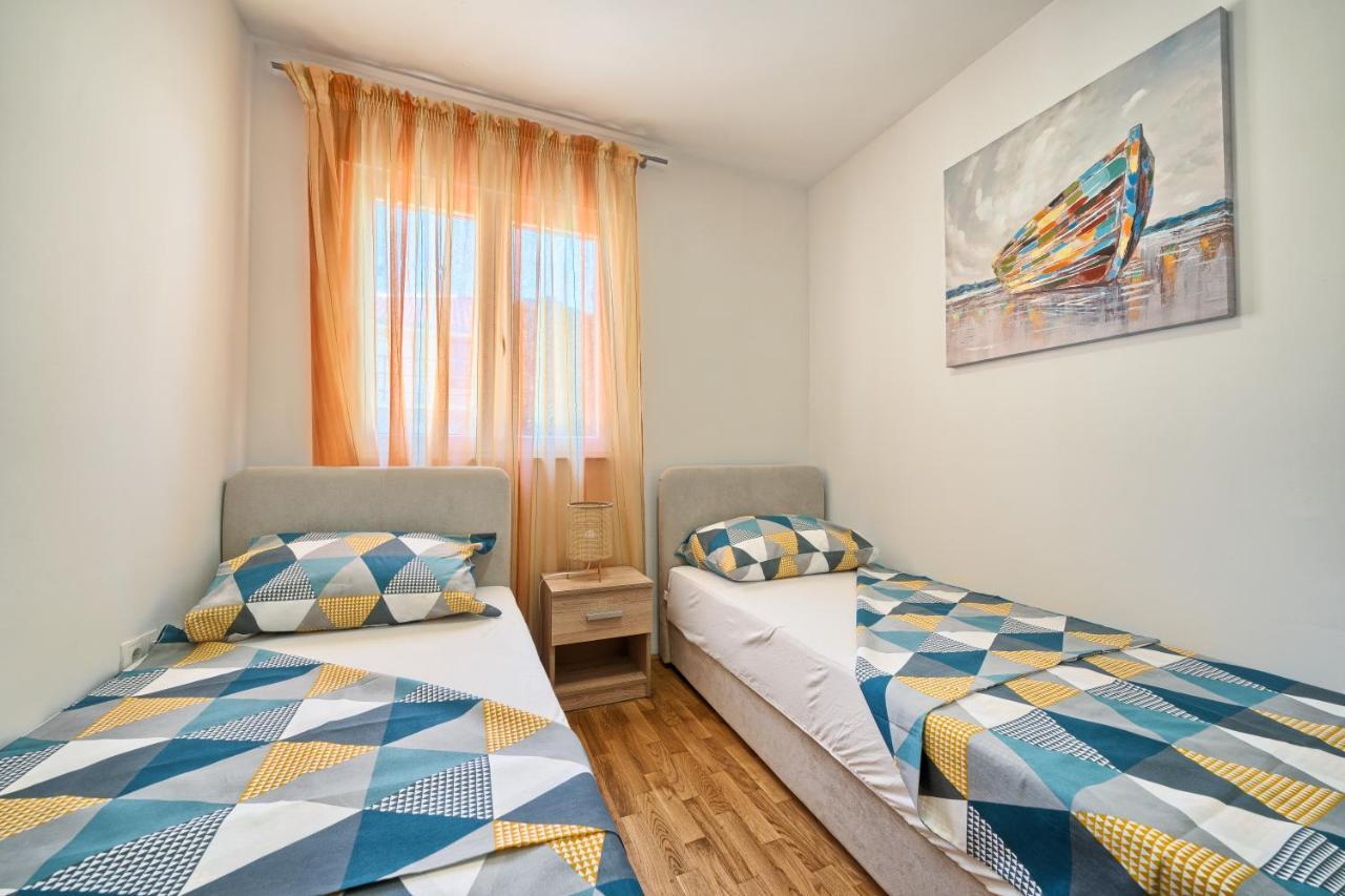 Mestrovic With Heated Swiming Pool- Near Split