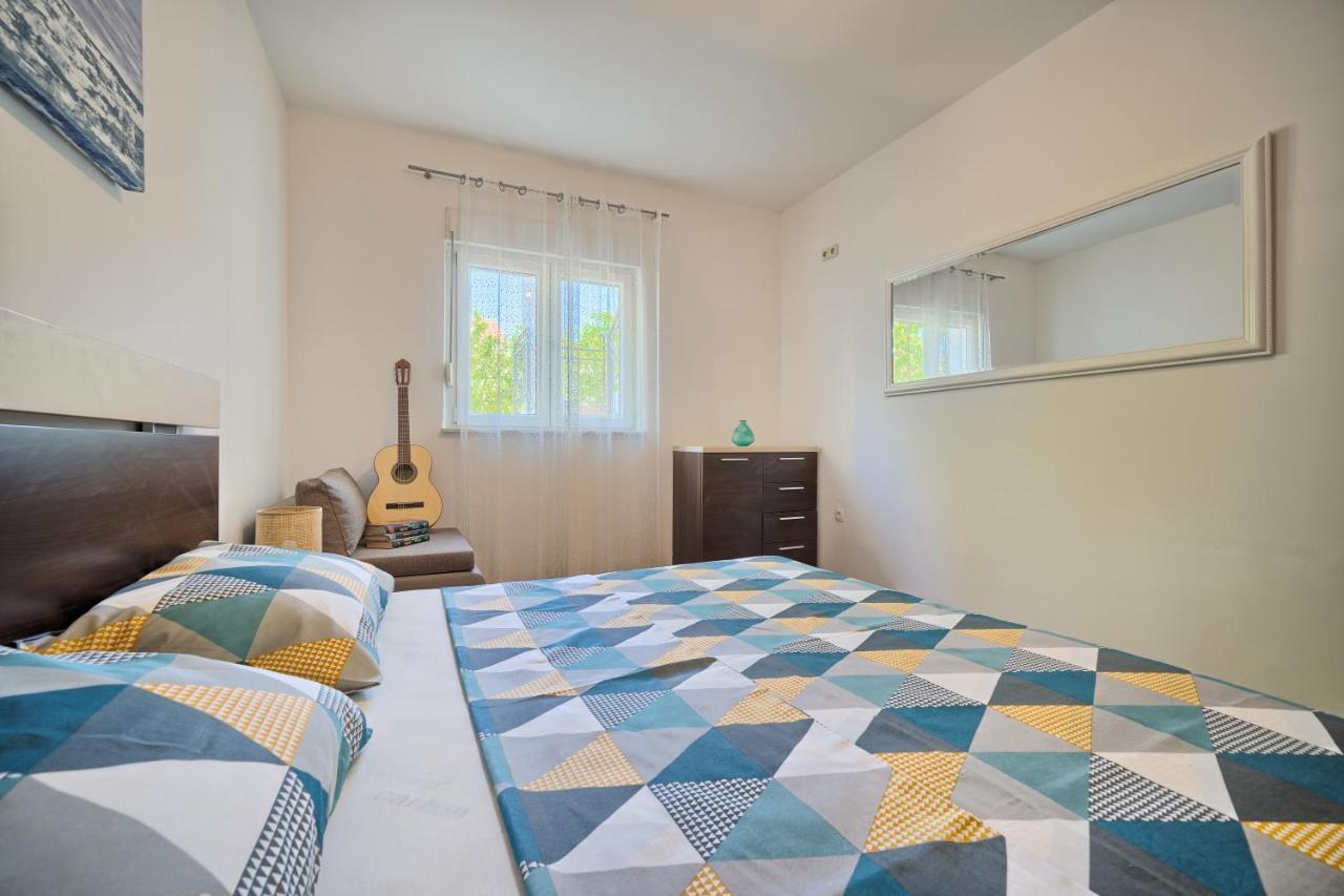 Mestrovic With Heated Swiming Pool- Near Split Apartment