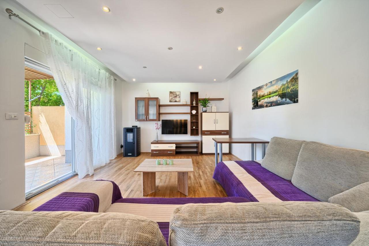 Apartment Mestrovic With Heated Swiming Pool- Near Split Kastela