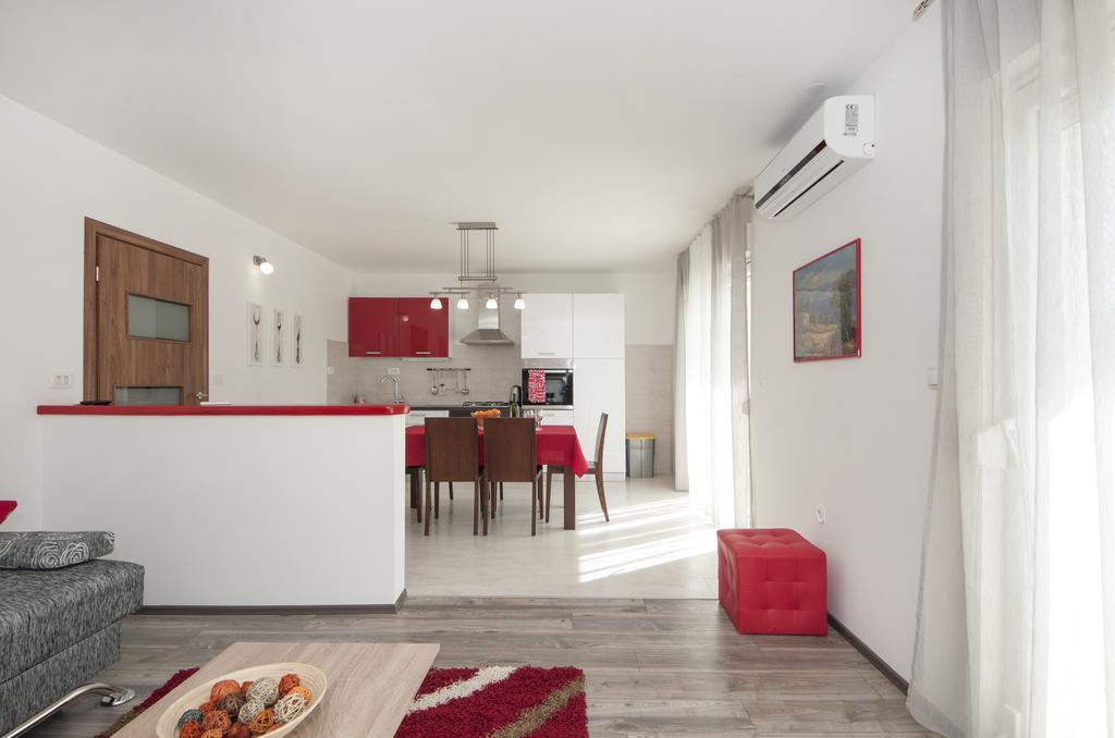 Mestrovic With Heated Swiming Pool- Near Split * Kastela