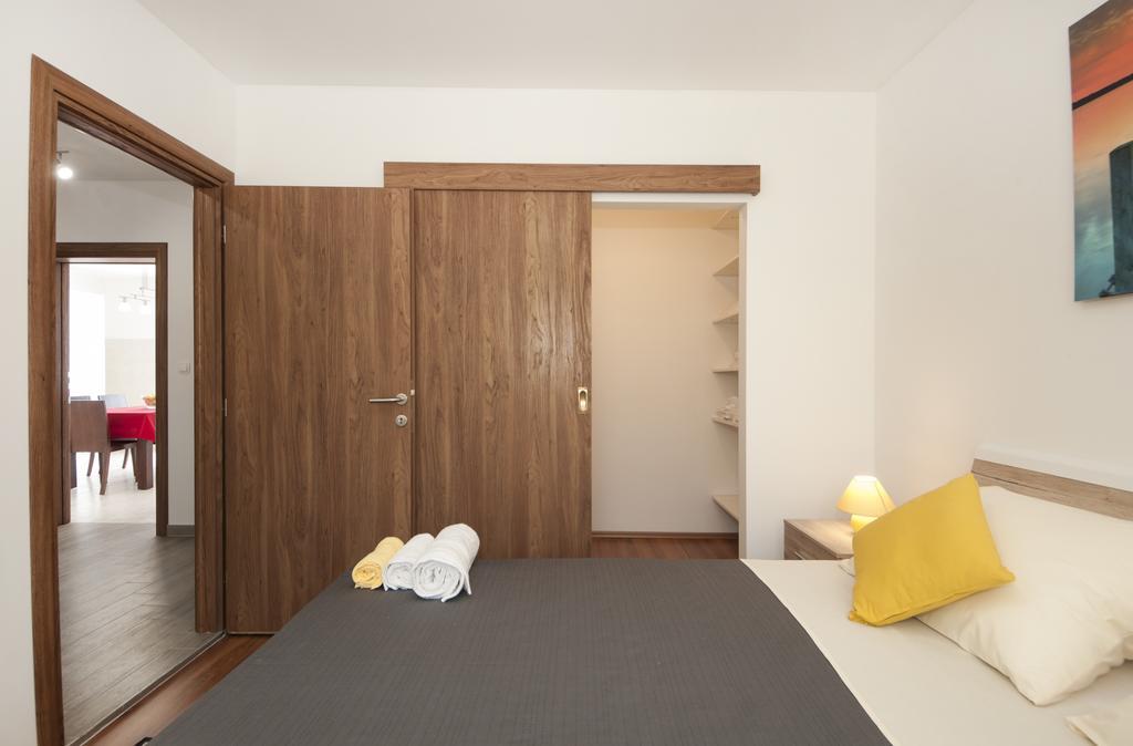 Apartment Mestrovic With Heated Swiming Pool- Near Split Kastela