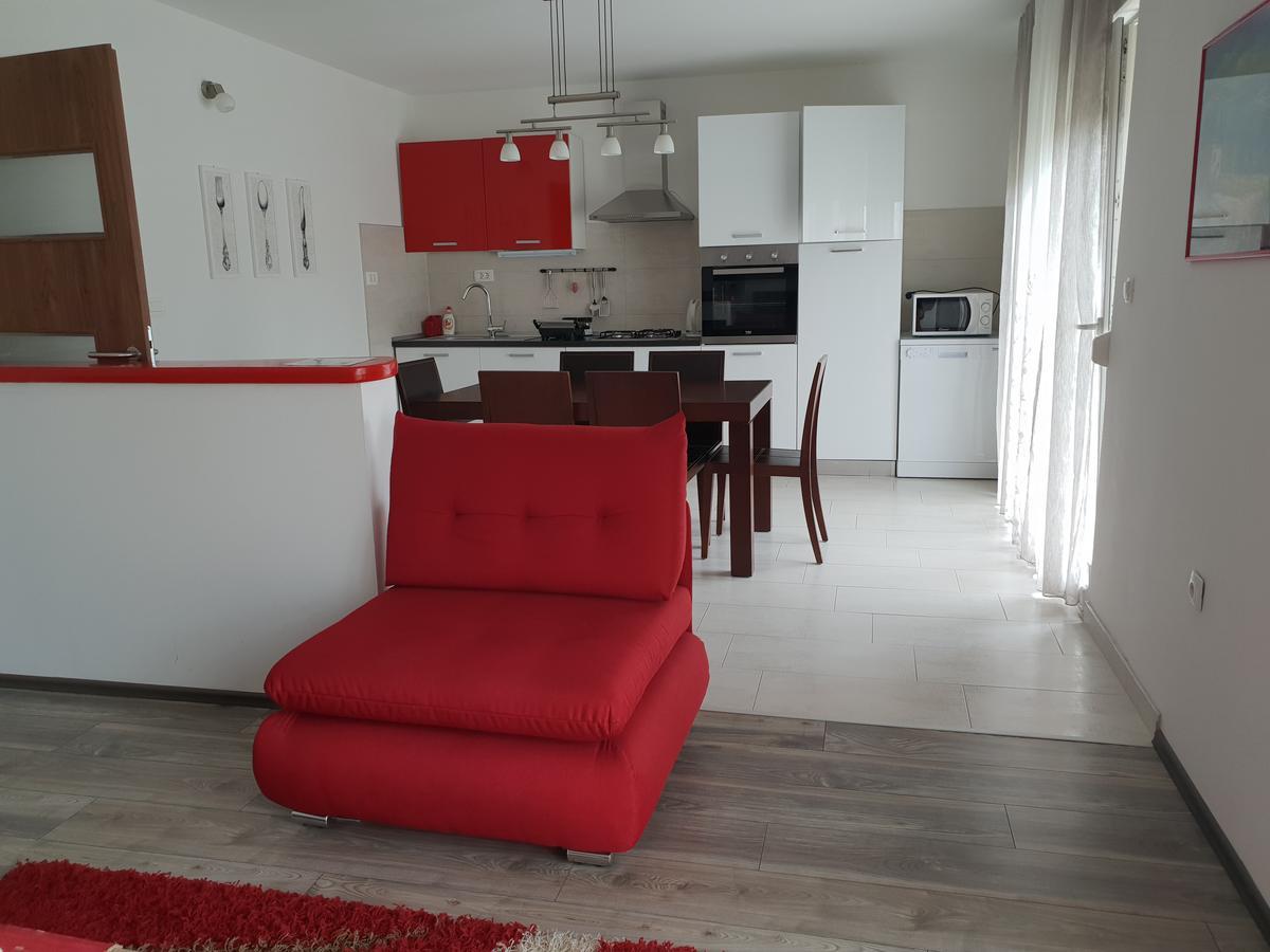 Apartment Mestrovic With Heated Swiming Pool- Near Split *