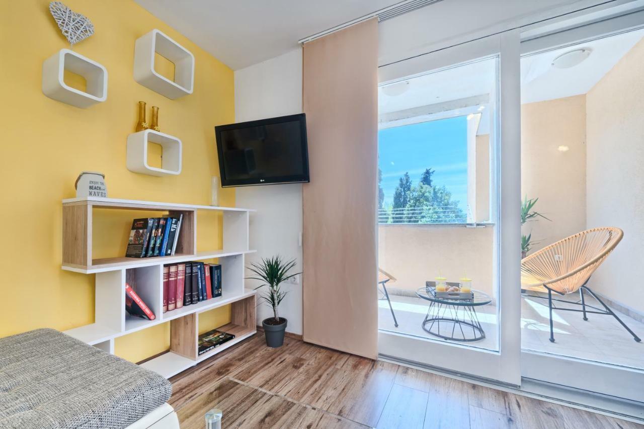Apartment Mestrovic With Heated Swiming Pool- Near Split Kastela