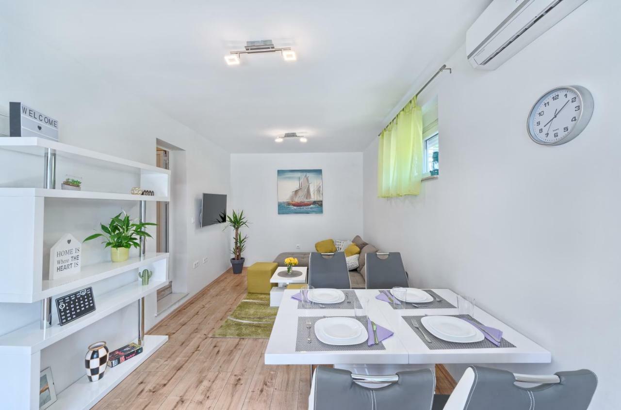 Mestrovic With Heated Swiming Pool- Near Split * Kastela