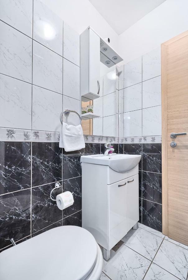 Apartment Mestrovic With Heated Swiming Pool- Near Split Kastela