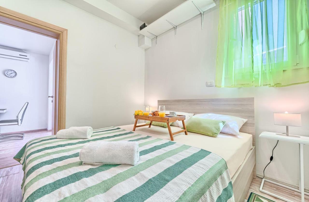 Apartment Mestrovic With Heated Swiming Pool- Near Split *