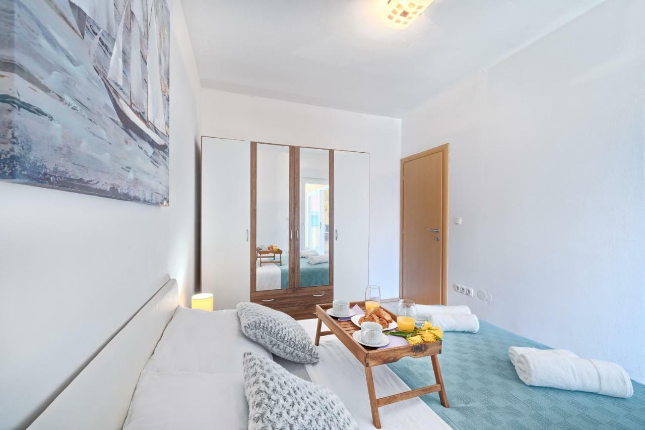 Mestrovic With Heated Swiming Pool- Near Split Apartment