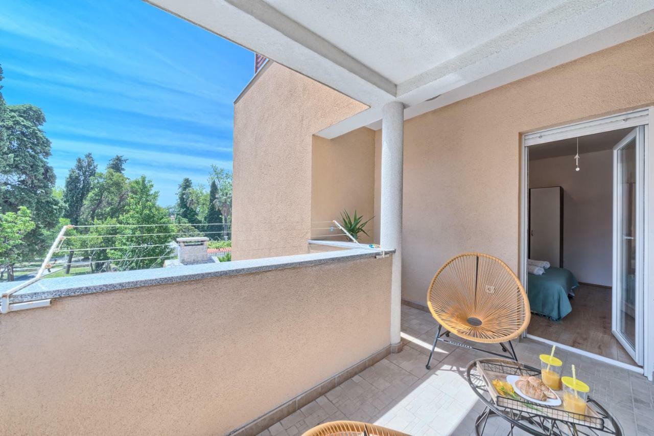 Mestrovic With Heated Swiming Pool- Near Split Apartment *